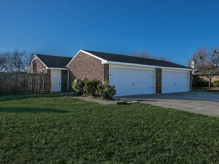 Photo - 534 Canary Ln