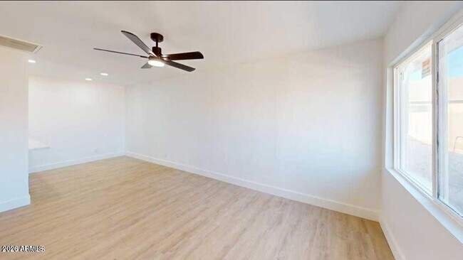 Photo - 2739 E Tamarisk Ave Unit Apt 2