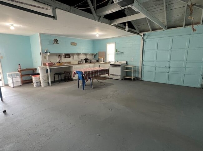 Photo - 566 Schmidt Rd