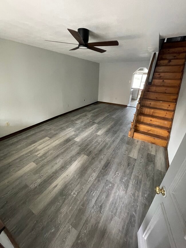 Sala de estar - 53 N 2nd St Casa Adosada