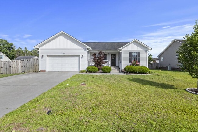 Building Photo - 301 Pine Ridge Ln