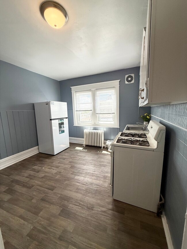 KITCHEN - 425 N Simpson St Unit 2ND FLOOR