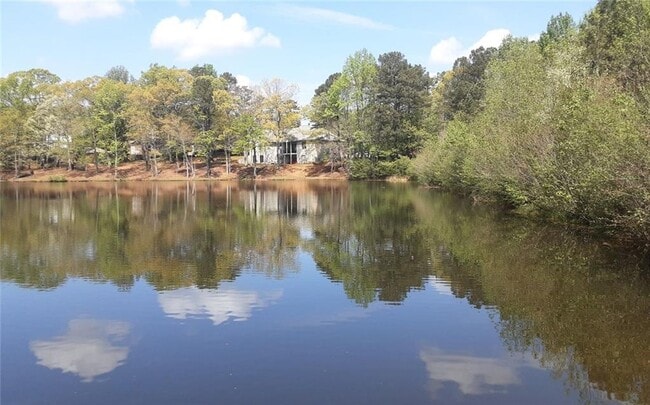 Photo - 132 Lakeshore Pkwy