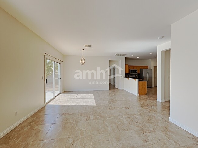 Photo - 1660 Encarta St