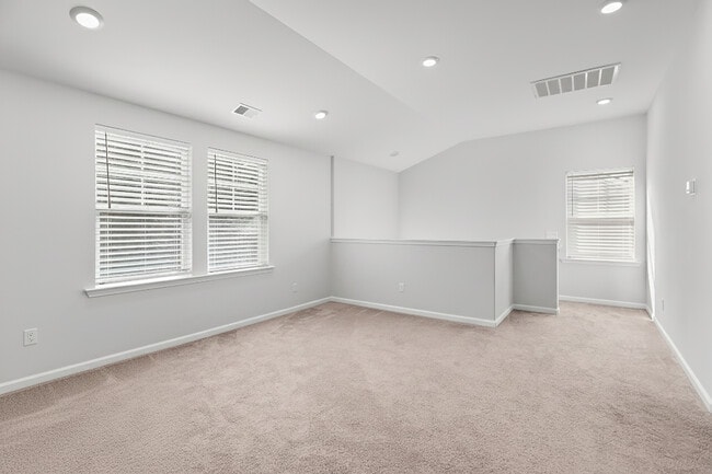 Photo - 246 Sessile Oak Rd