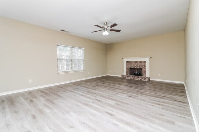 Photo - 293 Camellia Way