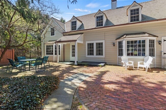 Photo - 87 Piping Rock Rd