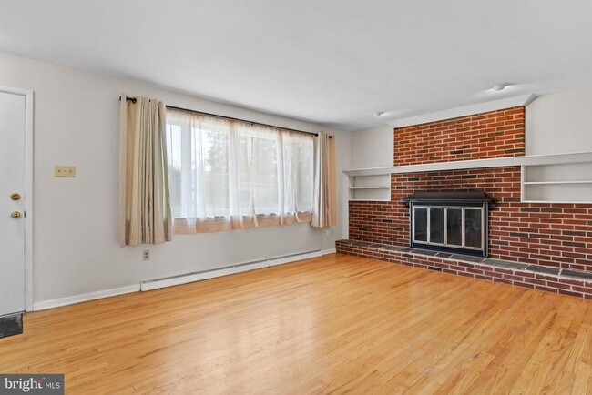 Building Photo - 213 Sunset Dr