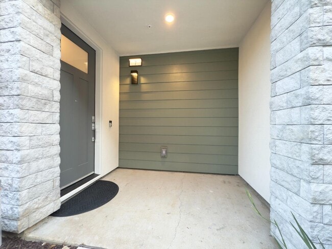 Photo - 1303 Besra Ter