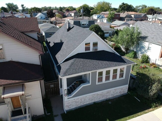 Building Photo - 4014 N Octavia Ave