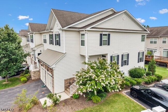 Photo - 33 Cortland Pl