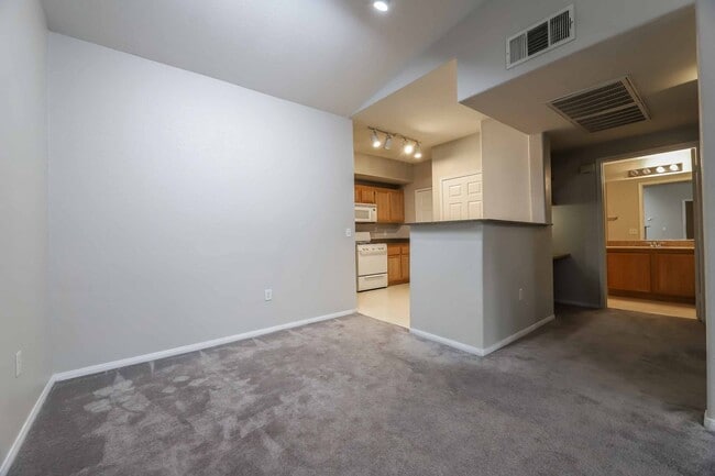Photo - Spacious 2 Bedrooms Condo with 2 Full Bathrooms!