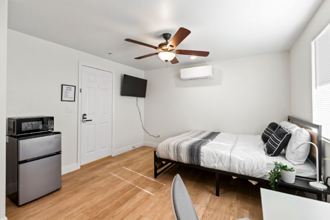 Photo - 2417 E Wilson Ave