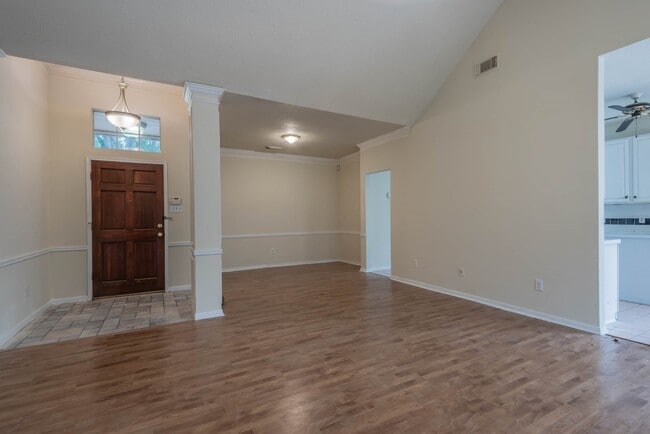 Photo - 17030 Macleish Dr