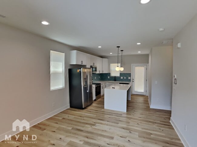 Photo - 2765 Bradford St