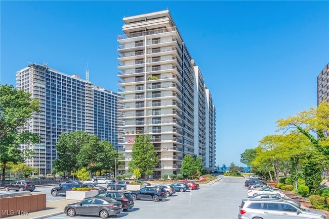 Building Photo - 12550 Lake Ave Unit 1512