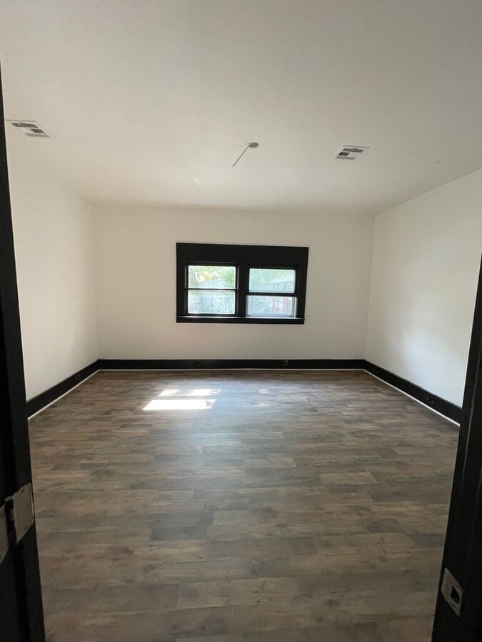 Photo - 3 Bedroom Home with office for rent!