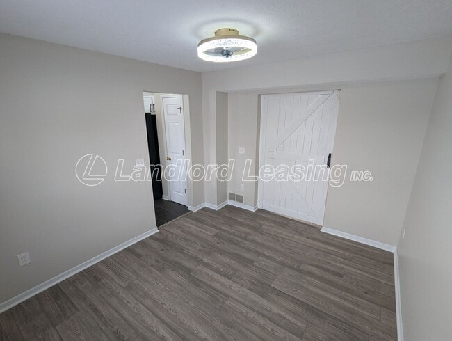 Photo - 35330 Oxford Ct