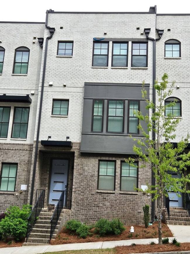 Building Photo - Gorgeous Townhome in Prime West Midtown Location