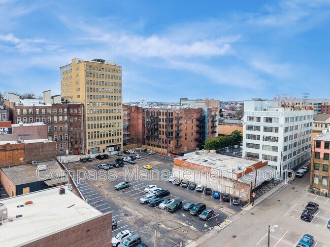220 W Jackson Ave