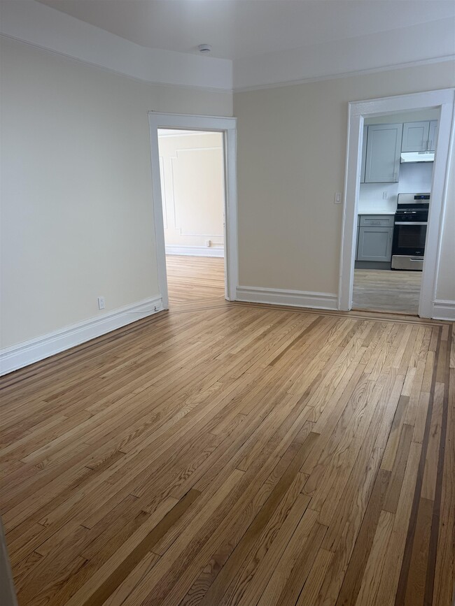 Building Photo - 5906 Park Ave Unit c8