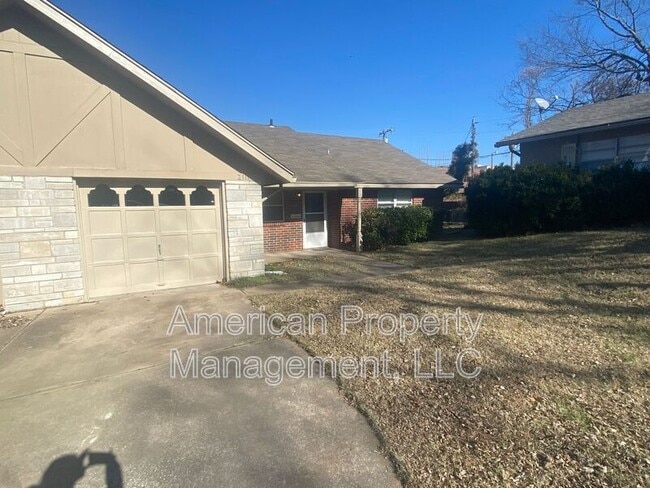 Photo - 2111 S Birmingham Ct