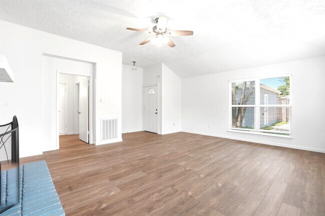 Photo - 16007 Ridgegreen Dr