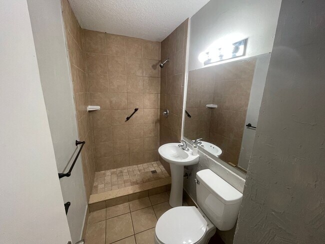 Photo - Eustis 2 Bed 2 Bath Home w/ Den