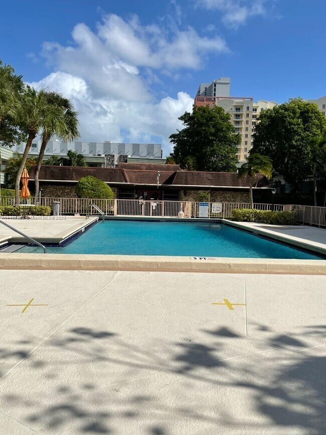 Photo - 8305 SW 72nd Ave Unidad 303A