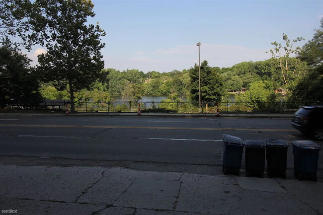 House overlooking Huron river and Argo park - 1035 N Main St Casa