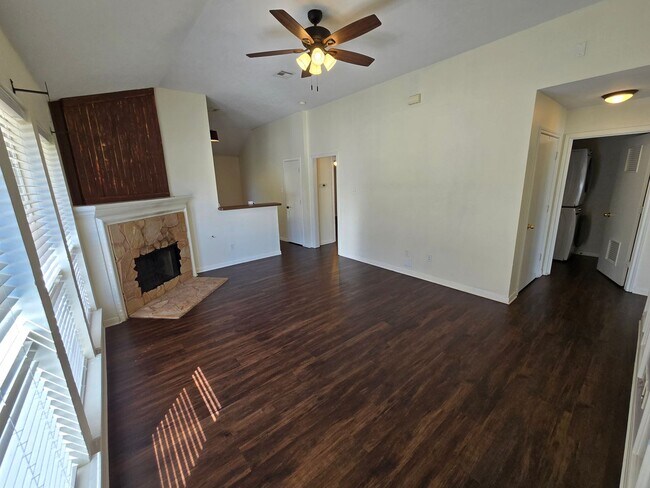 Photo - College Station - 3 bedroom / 2 bath / Garage / Fenced in back yard.