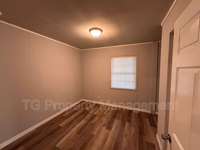 Photo - 1648 Loyola Dr N
