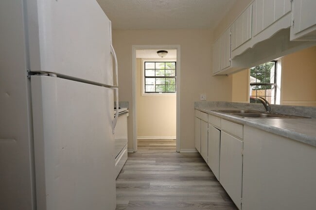 Photo - 2820 Kirkwood Cir