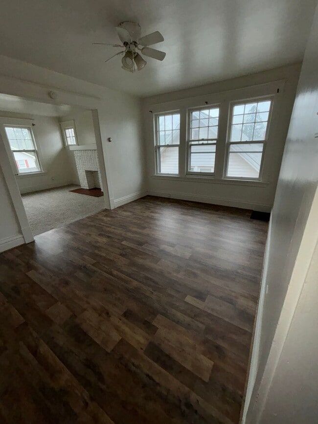 Building Photo - 512 E Hillcrest Ave Unit 2