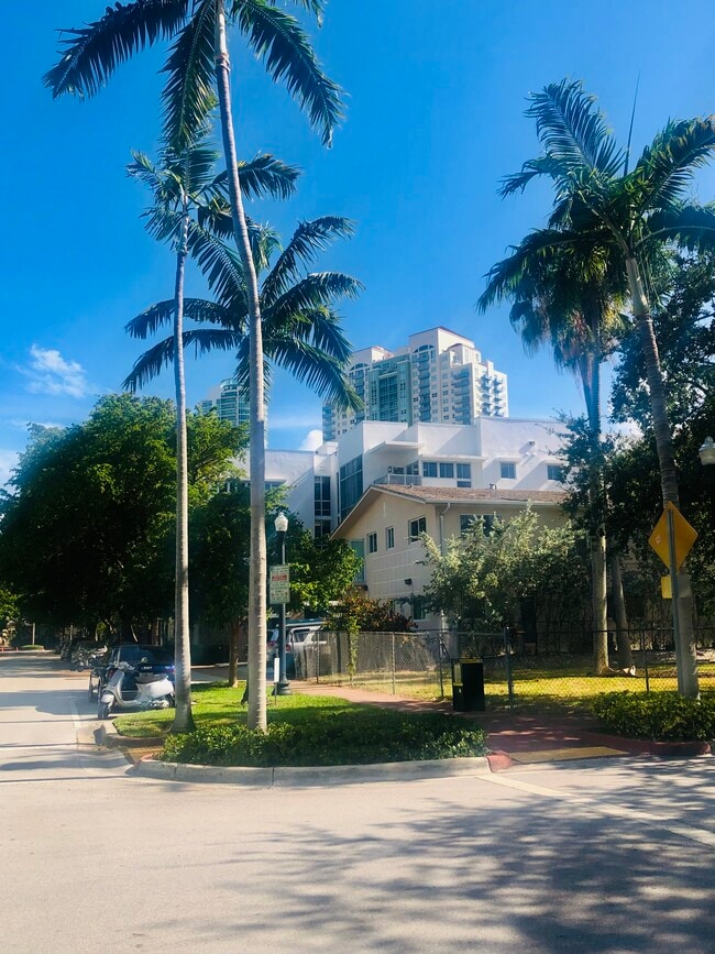 great location - 252 Jefferson Ave Condo Unit 4