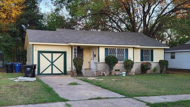 Photo - 3403 Briscoe St