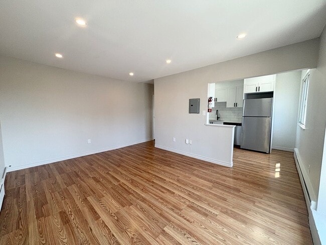 Photo - 10 W Park Ave