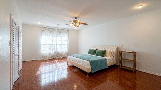 Building Photo - 384 Wilcrest Dr Unit 384