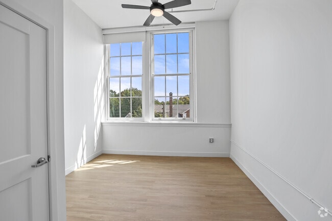 1BR, 1BA - 706SF - Bedroom