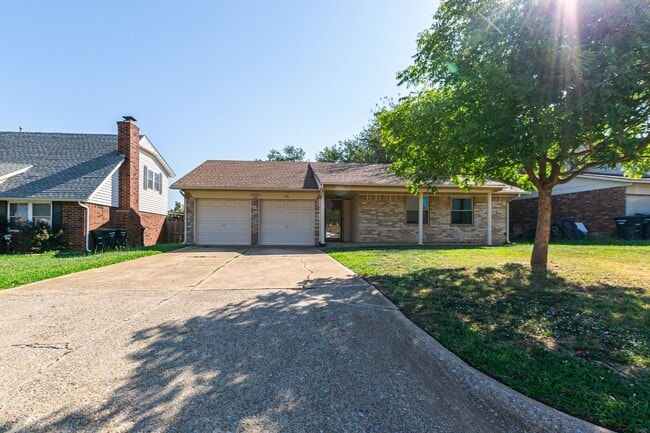 Photo - Charming Eastmoor Home: Perfect for Your New Adventure!