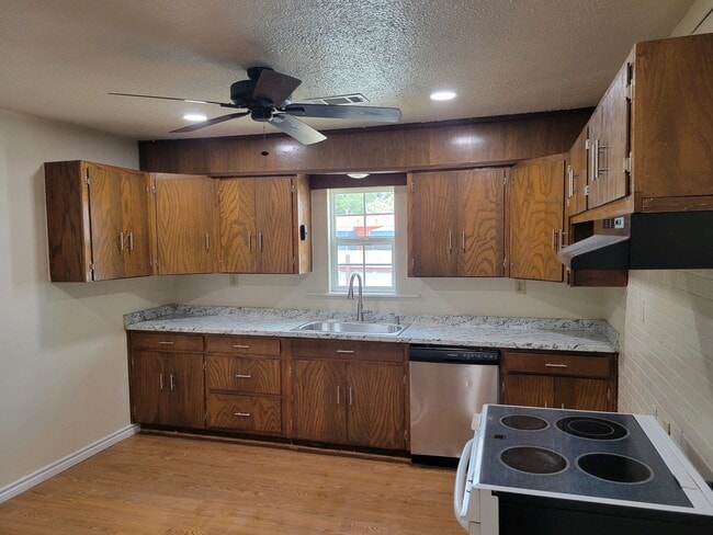 Photo - 307 S Berry St