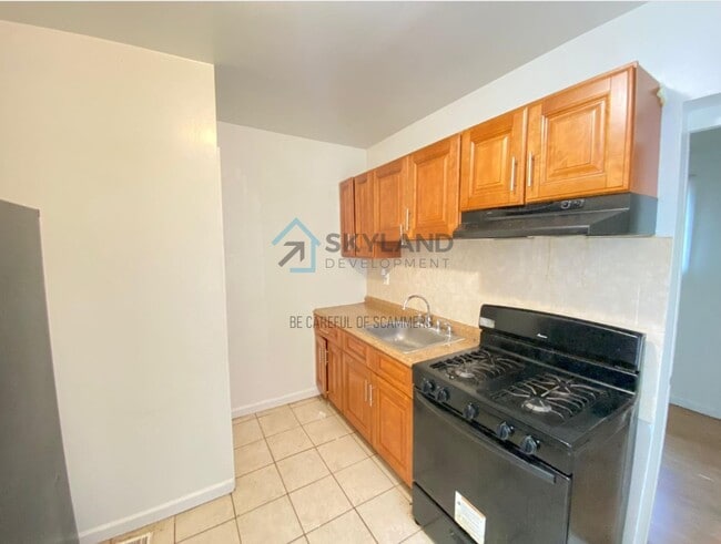 Photo - 5537 Poplar St