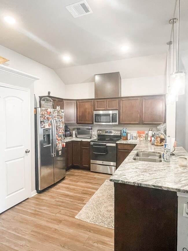 Photo - 3 bed/2 bath House w/ January 2026 Move In!