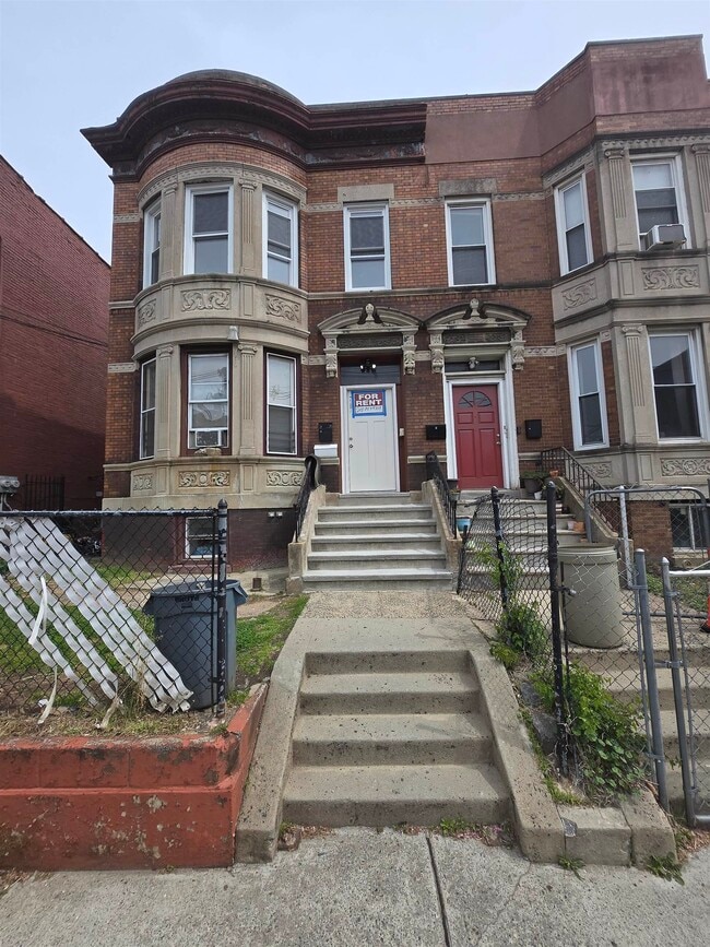Building Photo - 236 Fulton Ave