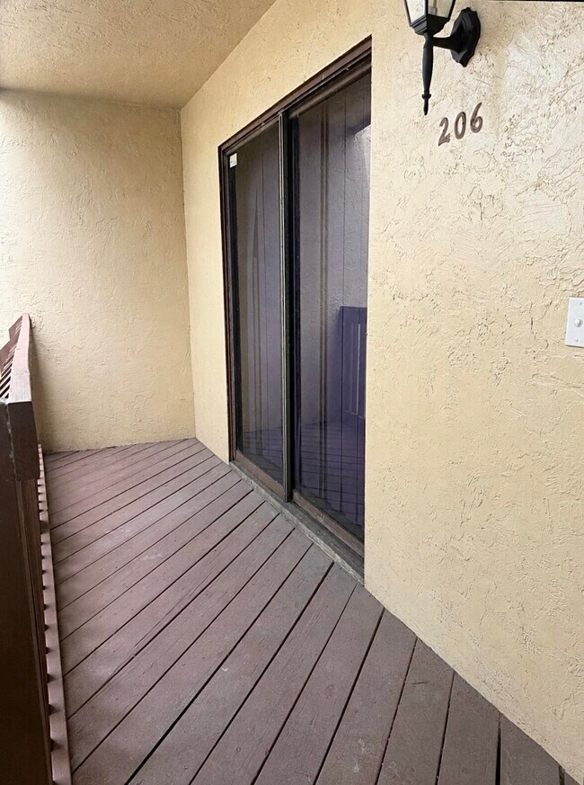 Photo - 206 Lakeview Dr E