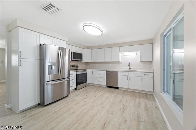 Building Photo - 6128 Cocos Dr