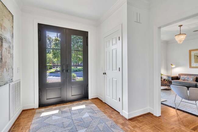 Photo - 204 Longwood Ct