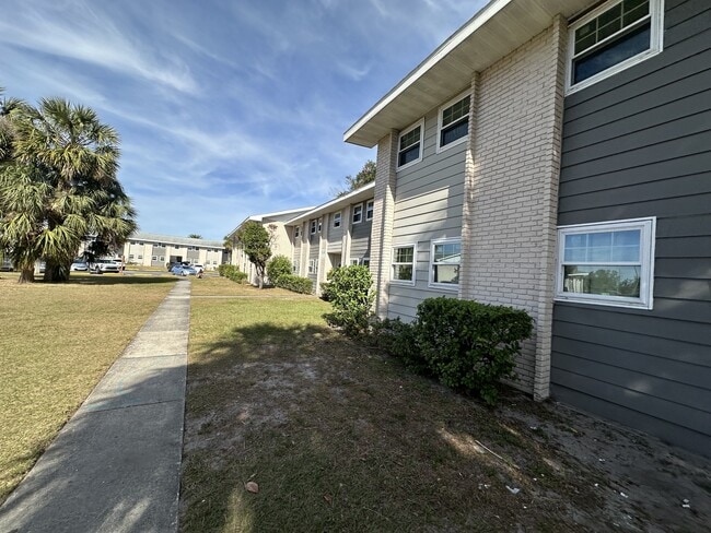 Photo - 836 Sky Lake Cir