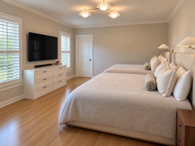 7004 Casa Loma Ave
