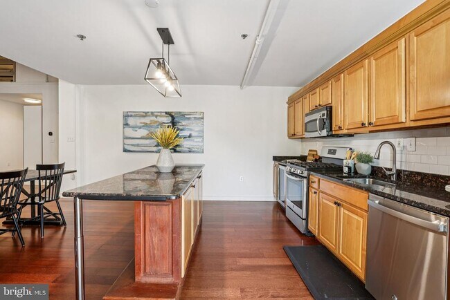 Photo - 810 N Hancock St Unit 11